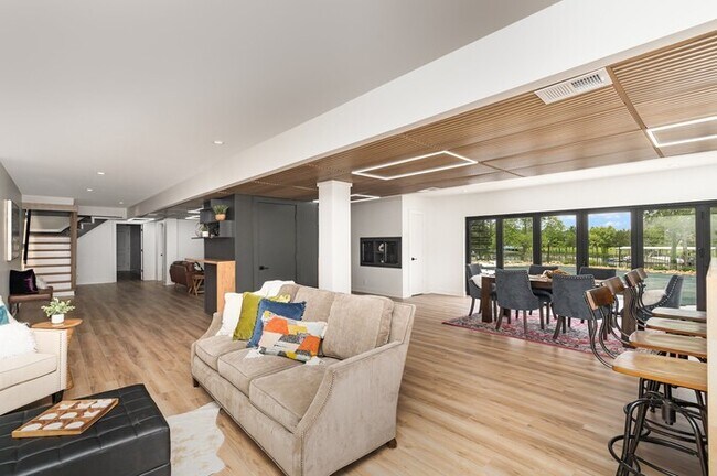 Building Photo - 95 Short Dr