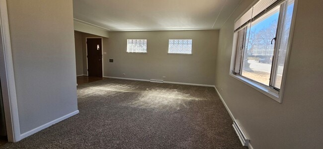 Building Photo - Beautiful Virginia Vale 4 Bedroom Split Level - New Paint, Carpet, Blinds - AVAILABLE NOW!