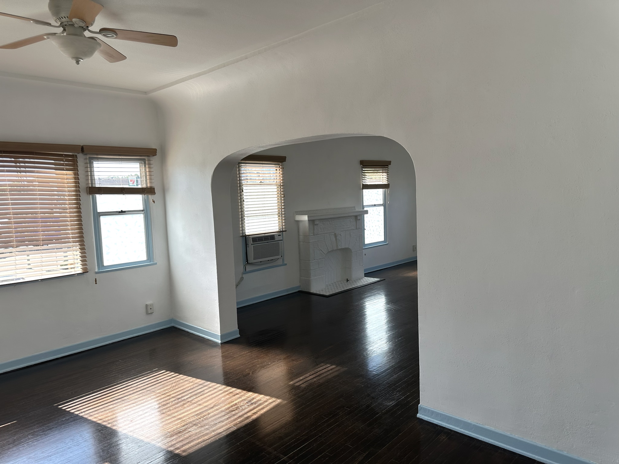 Building Photo - 6138 1/2 Saturn St