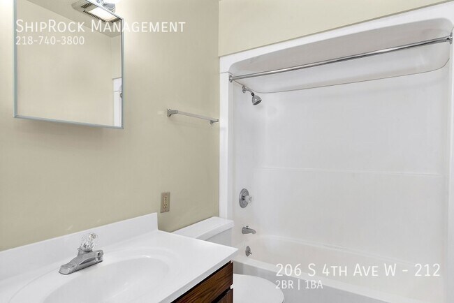 Building Photo - 206 S 4th Ave W