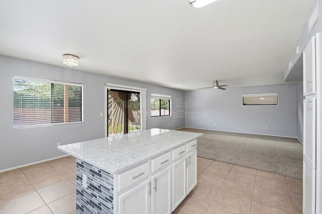 Building Photo - 10008 E Paseo San Ardo