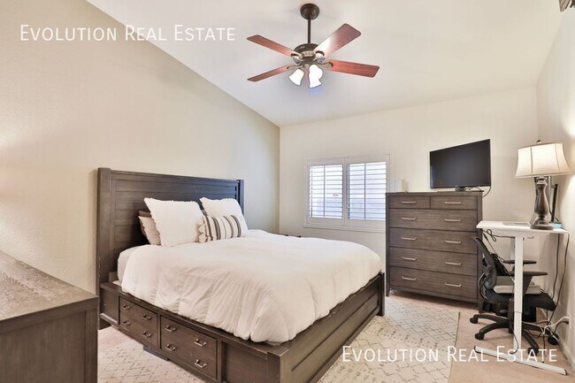 Building Photo - 1542 E Beacon Dr