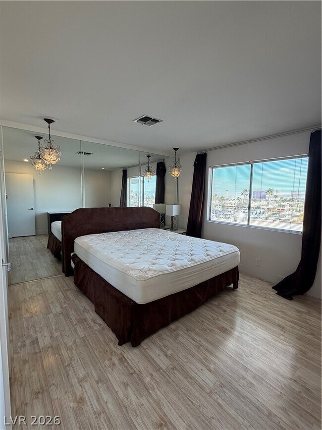 Building Photo - 3988 Delos Dr