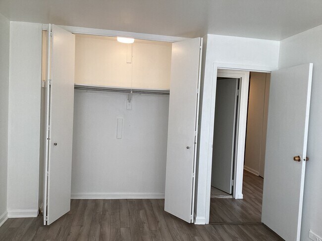 Building Photo - 5100 N Marine Dr