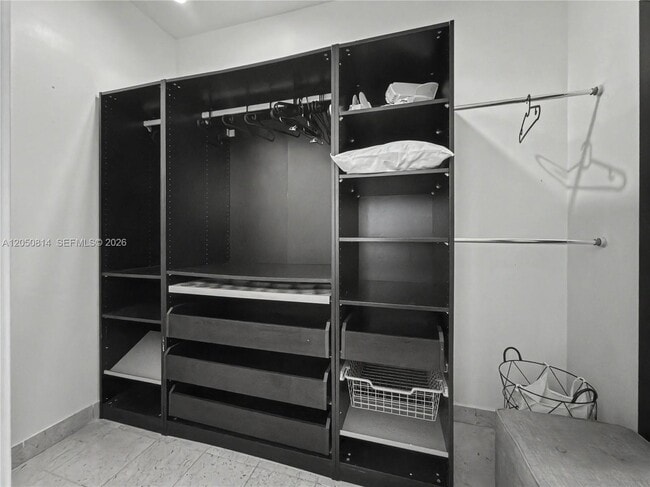 Building Photo - 2124 Fisher Island Dr
