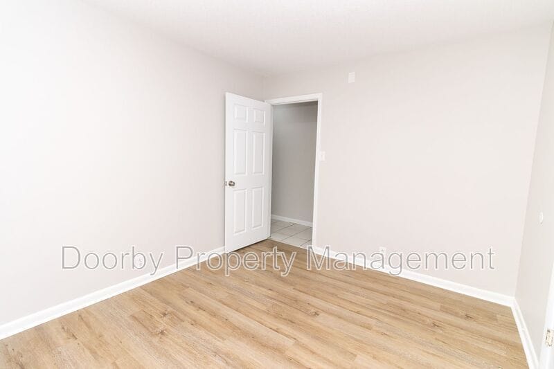 Building Photo - 1132 N Hickory St