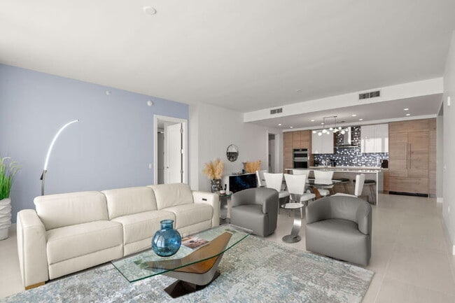 Building Photo - LUXURY Fully Furnished Condo in Saltaire For Rent!