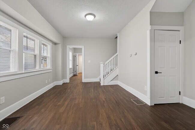 Building Photo - 926 W 32nd St