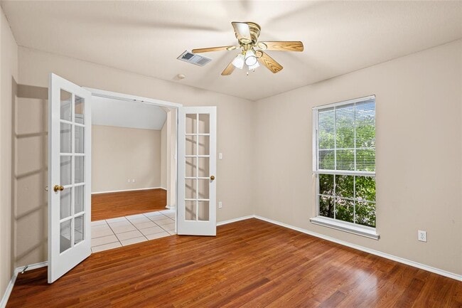 Building Photo - 716 Meadow View Dr