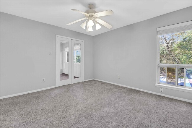 Building Photo - 2113 Lake Village Dr