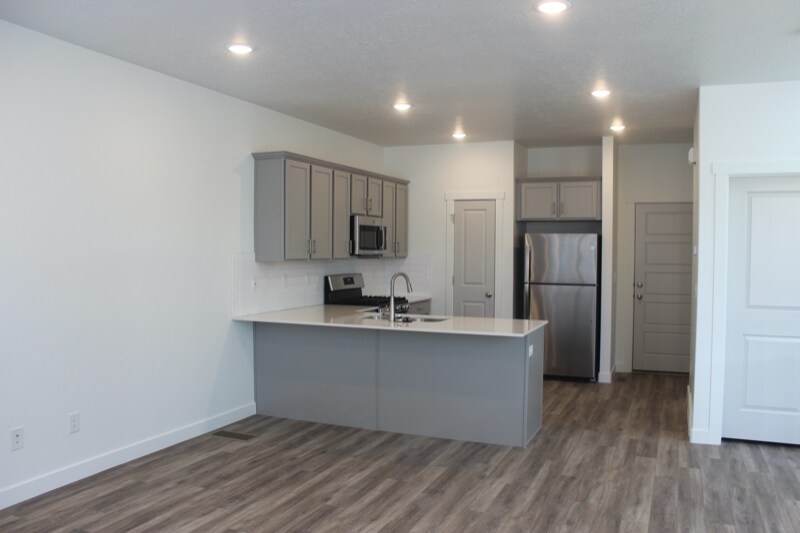 Building Photo - 98 E 1760 N