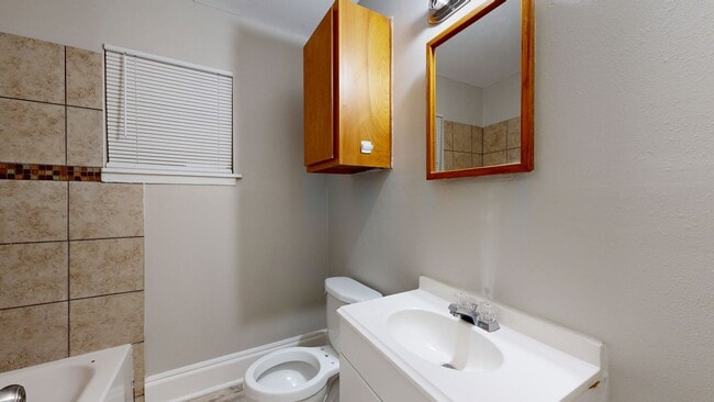 Building Photo - 2 WEEKS FREE!!! RENT REDUCED TO $1,195!!!