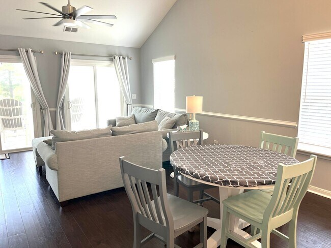 Building Photo - ONE MONTH FREE with a sixteen-month lease. Two Bedroom, Furnished Condo in Windsor Green in Carol...
