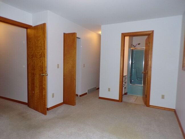 Building Photo - Move-In Ready Home Across from Ski Hill