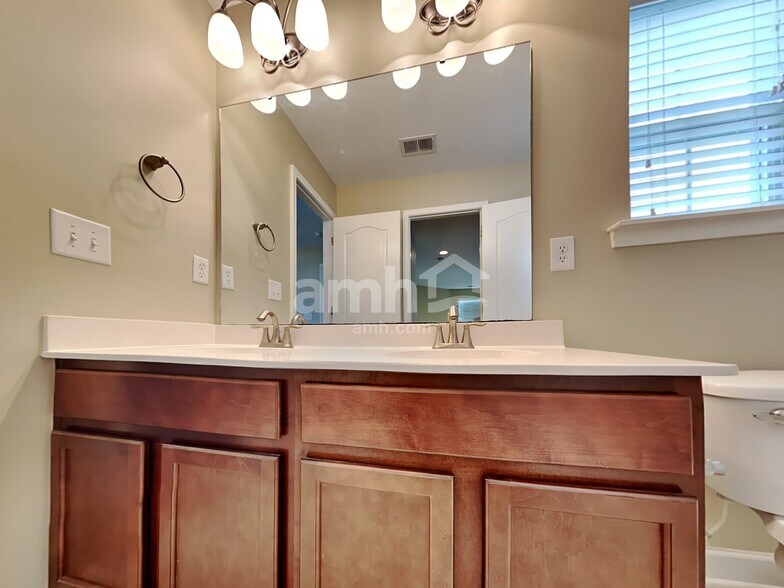Building Photo - 117 Longford Dr