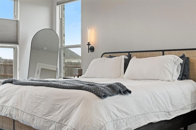 Building Photo - 165 Lunar Lp