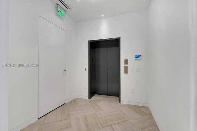 Building Photo - 5 Grove Isle Dr