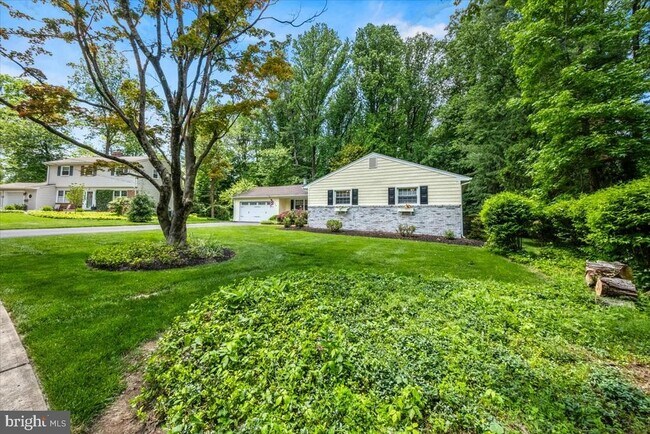 Building Photo - 40 Pine knoll Dr