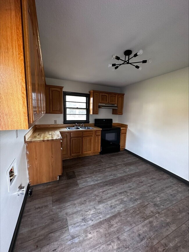 Building Photo - 6335 Hansley Dr