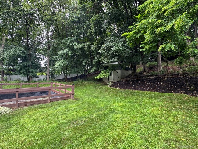 Building Photo - 328 E Broadway