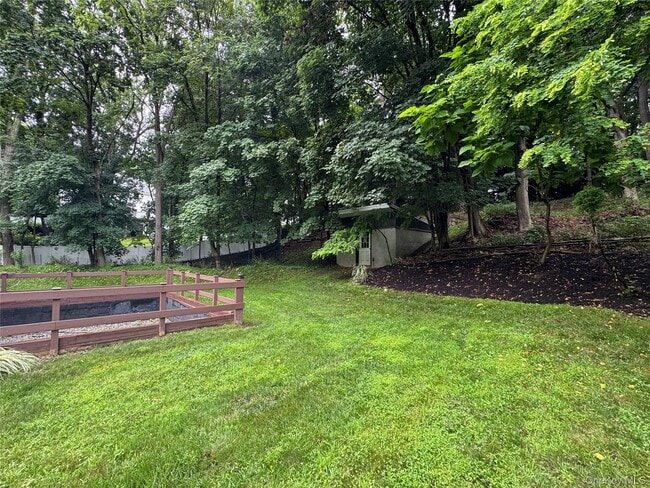 Building Photo - 328 E Broadway