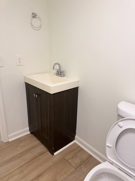 Building Photo - 811 Williams Lake Rd