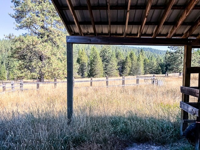 Building Photo - 2001 Manufactured Home on 160 Acre Farm ne...