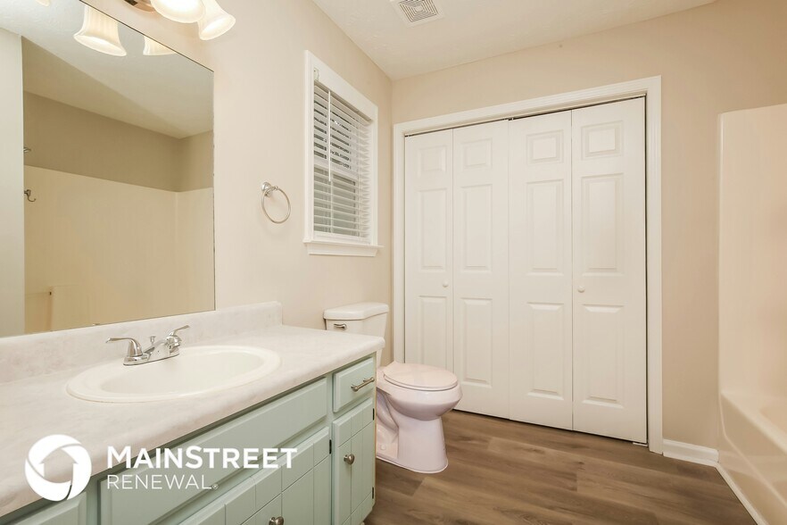 Building Photo - 187 Center St