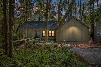 Building Photo - 8305 SW 46 Ln