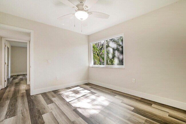 Building Photo - 1235 Mariposa Ave