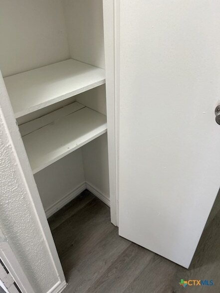 Building Photo - 905 Evergreen Dr