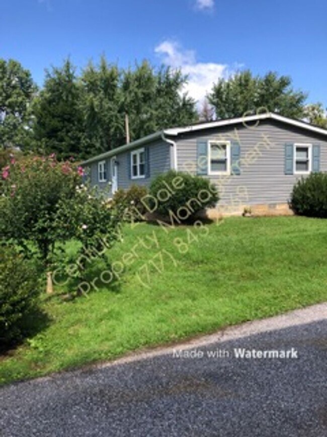 Building Photo - 2 Bedroom Home in Central School with a La...