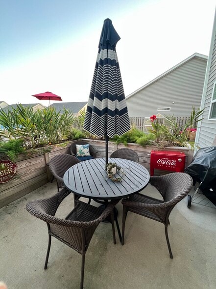 Backyard oasis - 1230 Big Field Dr