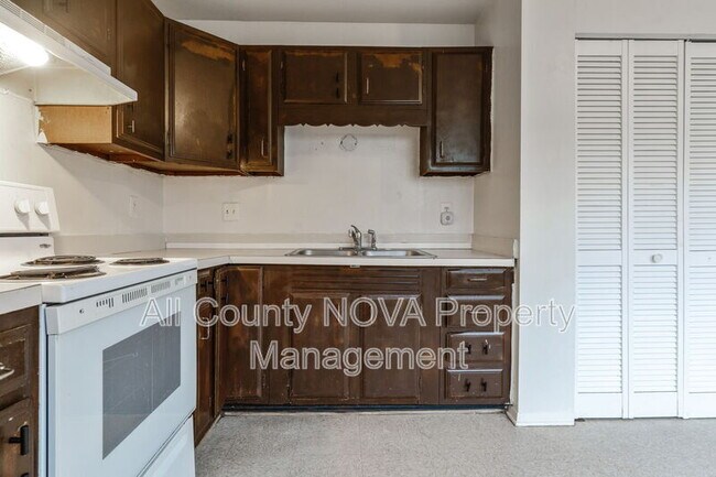 Building Photo - 906 Anvil Rd