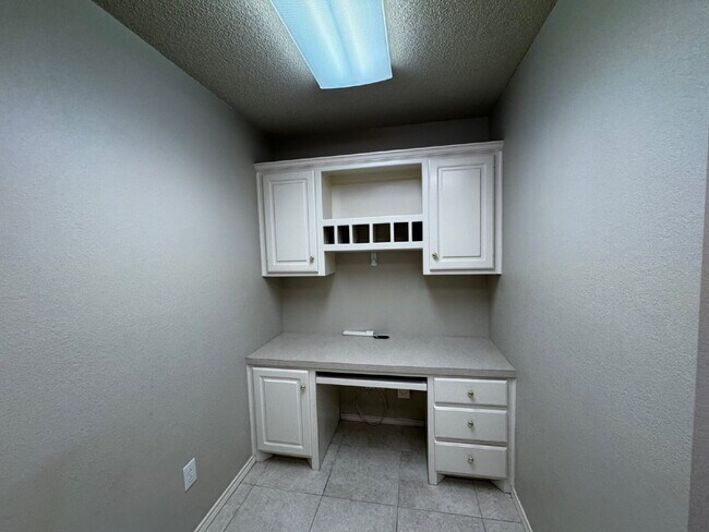 Building Photo - Stunning 2-Bedroom Lubbock Home with Cozy ...