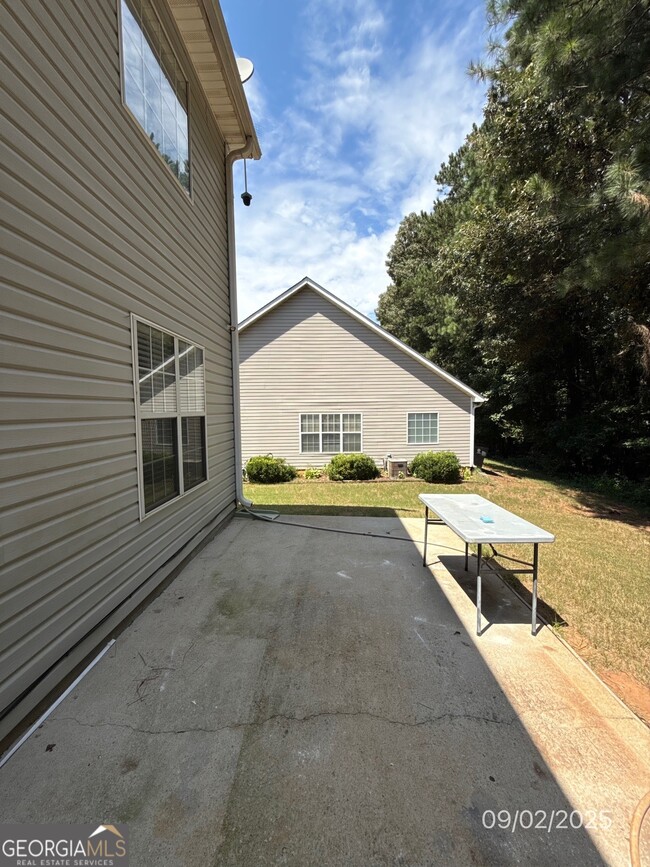 Building Photo - 1145 Chateau Terrace