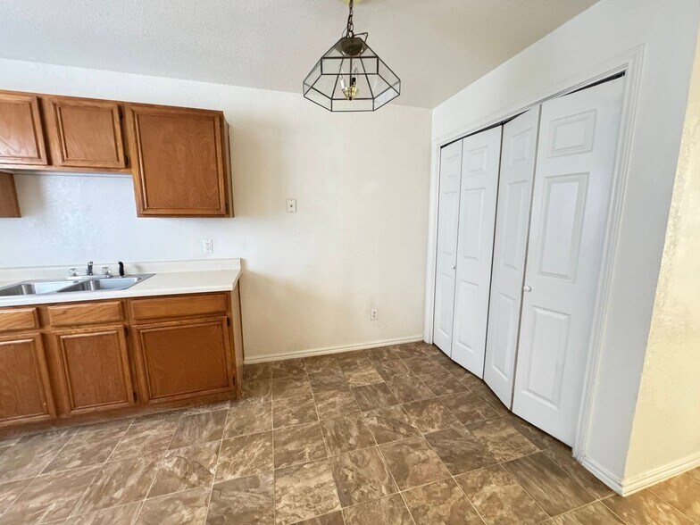 Building Photo - 1508 Benttree Dr