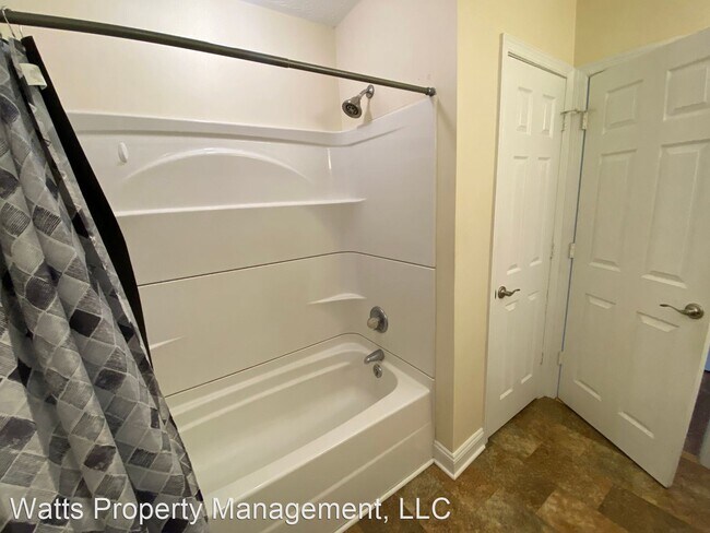 Building Photo - 2 br, 1.5 bath House - 901-1 Red Hill Rd