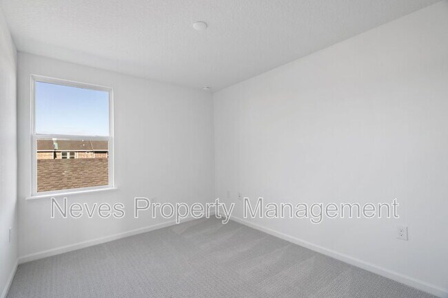 Building Photo - 1601 Pinecliff Dr