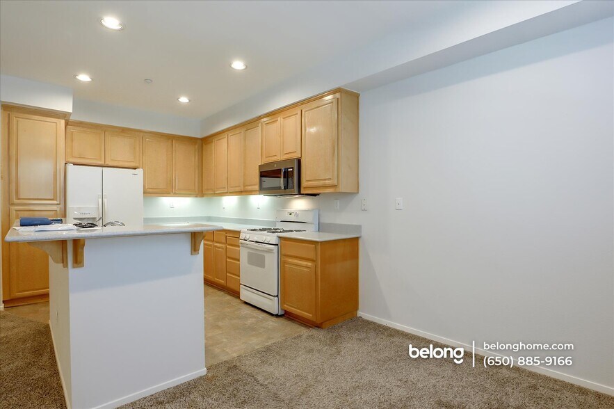 Building Photo - 292 Wildrose Common