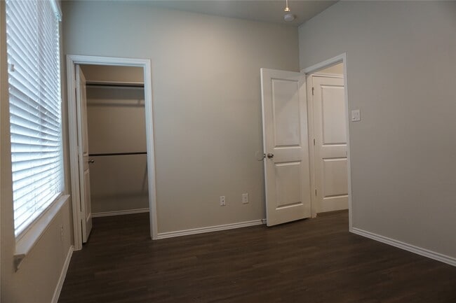 Building Photo - 9582 Darkwood St