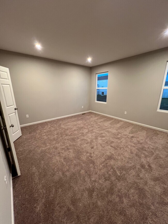 Building Photo - 6976 Briarcliff Ct