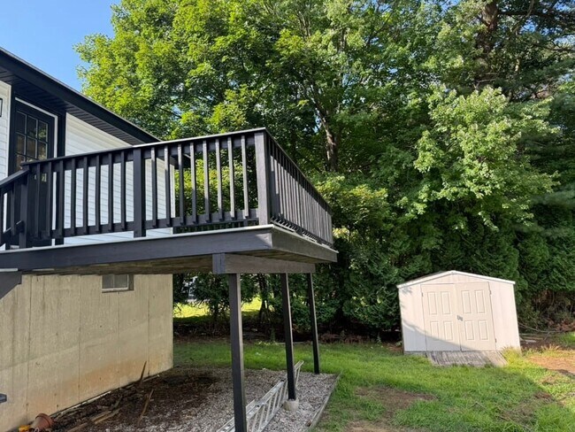 Building Photo - 44 Topsfield Cir