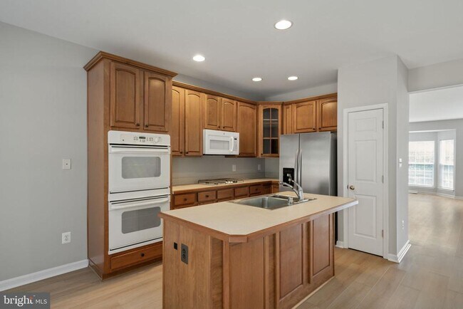 Building Photo - 1026 Longview Ln