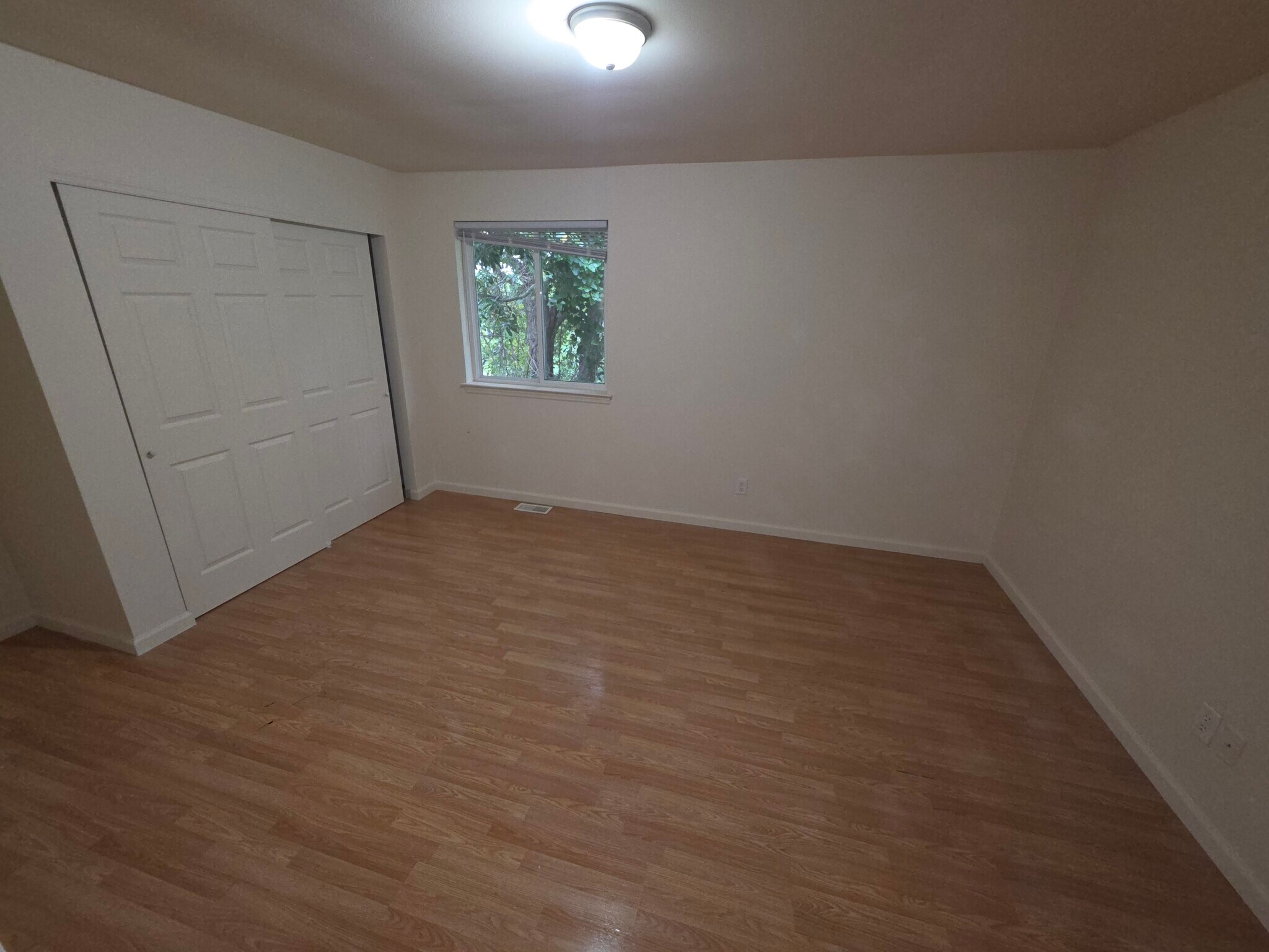Building Photo - 633 Palisades Dr