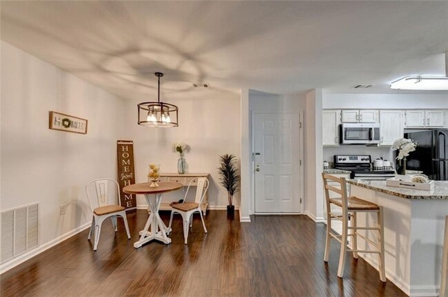 Building Photo - 2 Bedroom 2 Bath in Buckhead