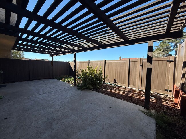 Building Photo - Beautiful Two Story Orcutt Town Home in th...