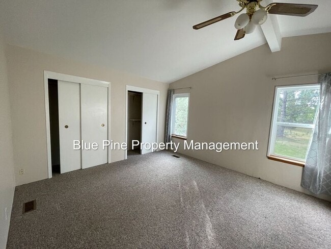 Building Photo - 587 W 10 S