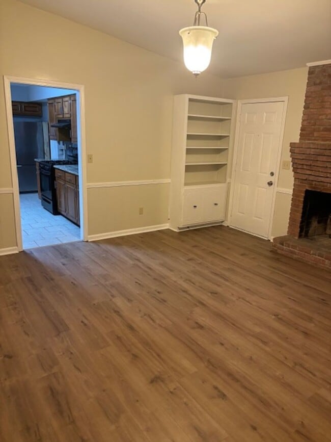 Building Photo - Where Renting Feels Like Home. Available Now!