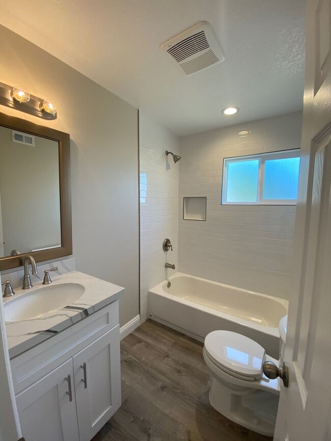 Building Photo - Completely remodeled 3 bed, 2 1/2 bath sin...